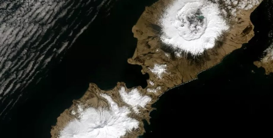 Кальдера шириной 10 км, образовавшаяся после извержения вулкана. Фото: US Geological Survey