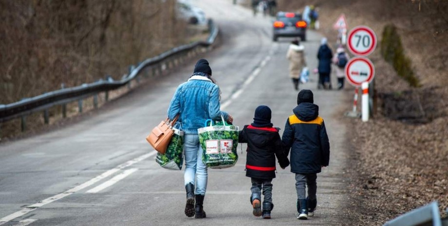 Українські біженці у словацькому селі Убля після переходу кордону