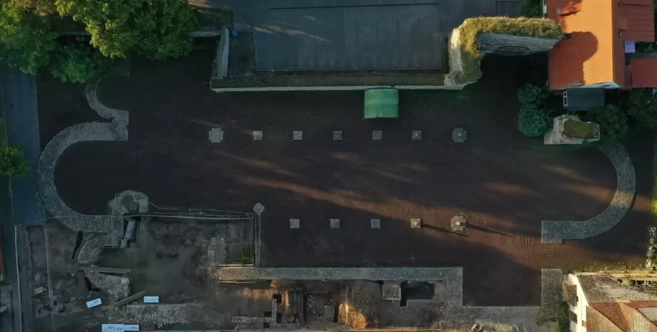 император, Священная Римская империя, история, историки, археологи, правитель, захоронение, археология, археологи, исследования, дворец, находки, архитектура, монастырь, церковь, правление, сооружение, фундамент