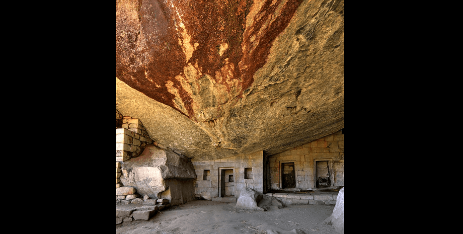 Храм Луны, ритуальное место инков, Мачу-Пикчу, Перу, древний город, пещера, фальшивая дверь, вход, алтарь, религия инков, пума, змея, захоронение, поклонение горам, входы в пещеры, захоронение предков