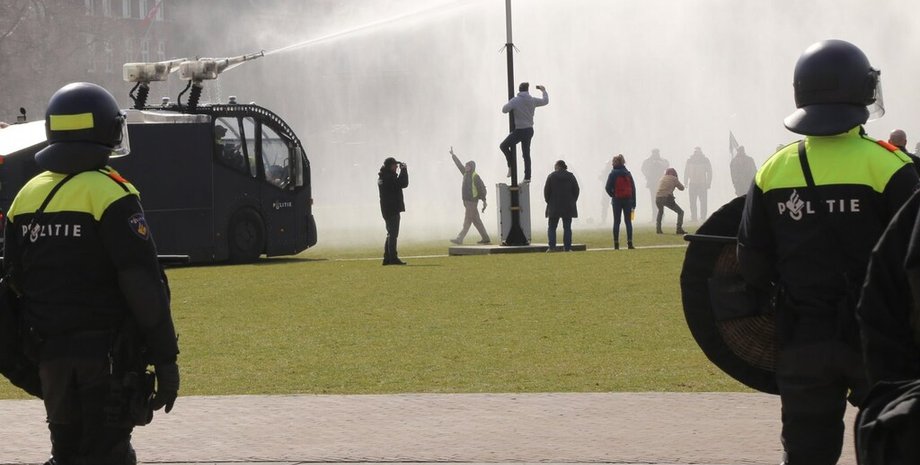 протест, карантин, коронавирус, разгон, варшава, фото, амстердам