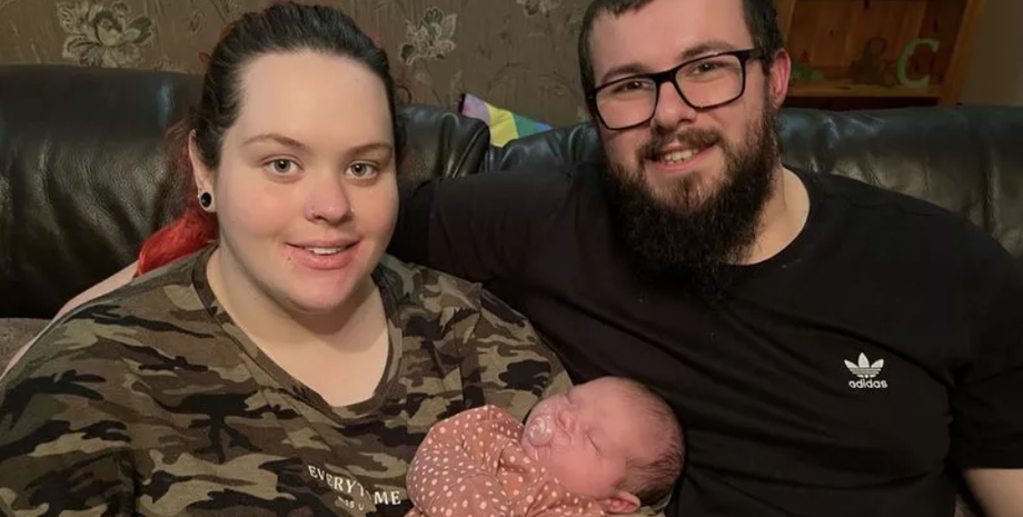 Молодая семья с ребенком, семейство из Шотландии