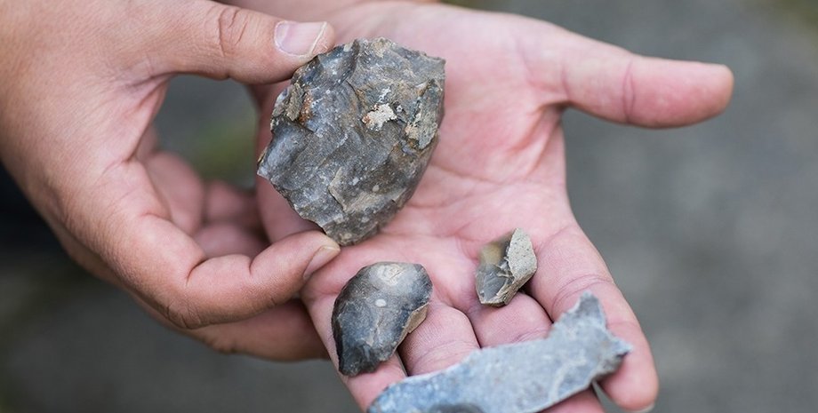 каменные орудия