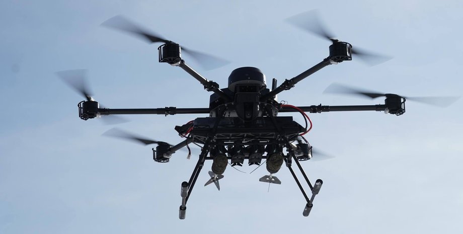 Ал Карнс у Києві заявив, що технології України можуть знадобитися в Ормузі Лондон хоче вчитися в України дронам, даним і ШІ