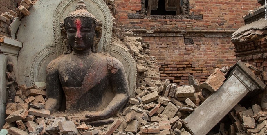 Последствия землетрясения в Непале 25 апреля / Фото: Cnn.com