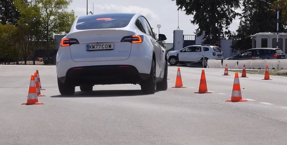 автономна поїздка Tesla Model Y