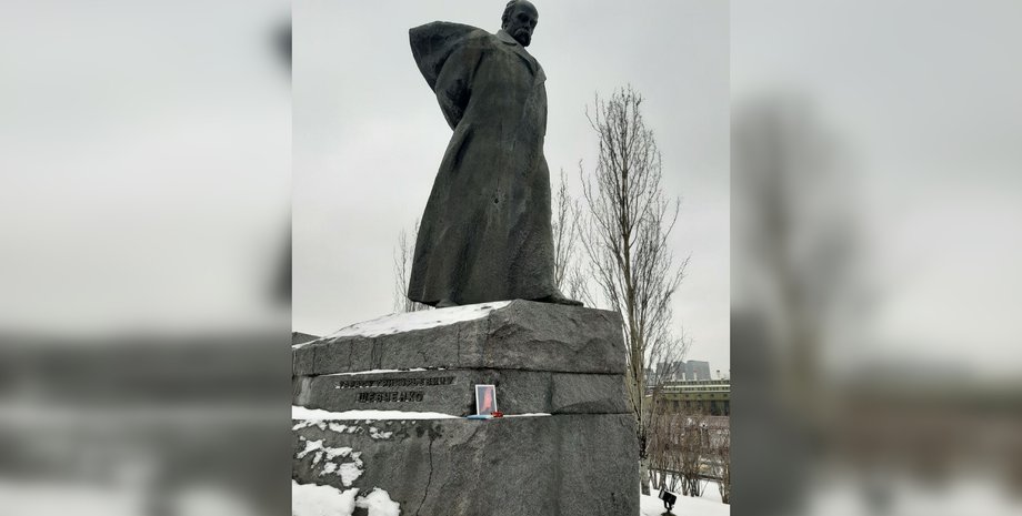 дніпро, росія, несуть квіти, меморіали, москва, санкт-петебрубрг, краснодар, єкатеринбург