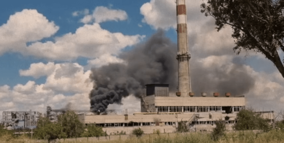 Пожар на заводе в Мариуполе