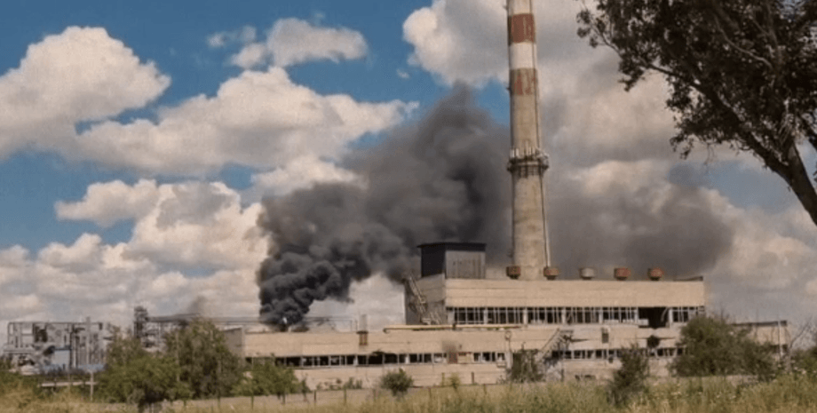 Пожар на заводе в Мариуполе