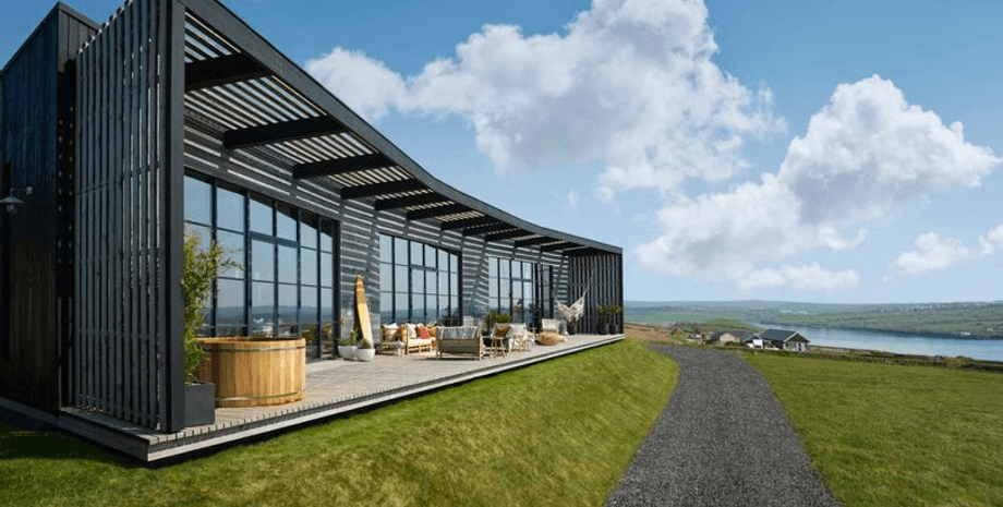 Сім'я виграла в лотерею особняк, лотерея, розкішне житло, сучасний особняк, сім'я продала особняк, сім'я виграла будинок, будинок на березі річки,