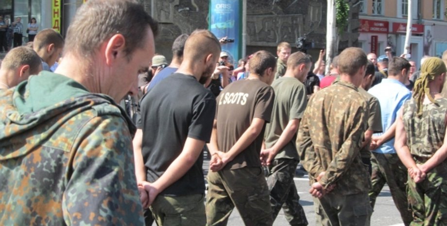 Пленные в Донбассе / Фото: instagram.com/sashakots