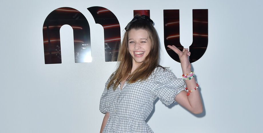 Ева Андерсон на показі Miu Miu