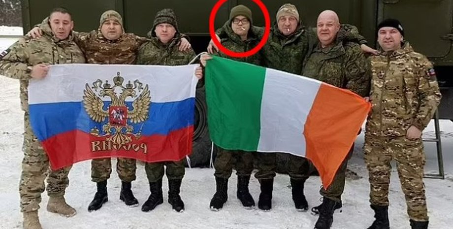 Ейден Мінніс з ірландським прапором