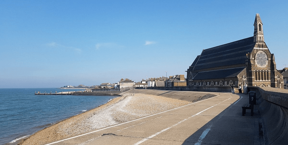 Город в Англии, Ширнесс, город-призрак, портовый город, остров, адский остров, страдает от преступности, миллион, наркотики