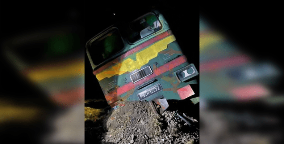 Сошел поезд, сошел с рельсов поезд, сошел с путей поезд