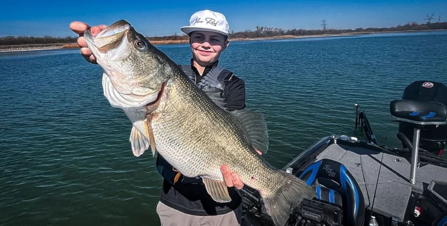 Хлопчик побив відразу три рекорди на риболовлі, як йому це вдалося, курйози, цікавинки, неймовірні історії з життя