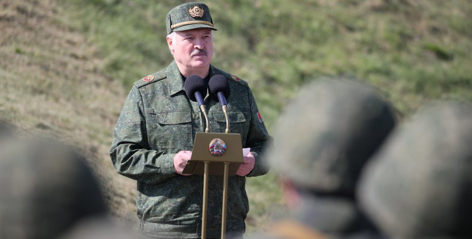 Лукашенко та військові, Олександр Лукашенко, президент Білорусі, президент Білорусії