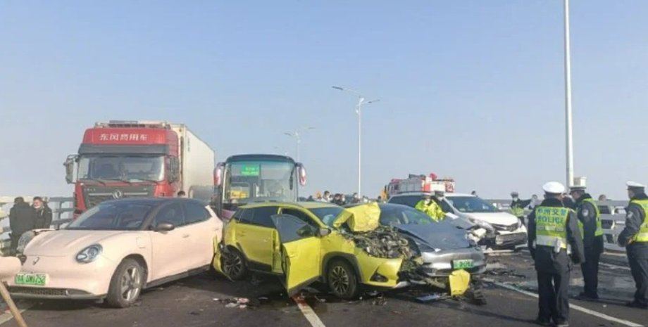 аварія у Китаї, ДТП у Китаї, велика ДТП, масштабна ДТП