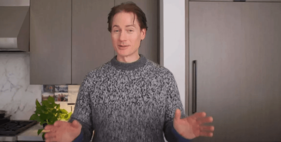 Биохакер, Брайан Джонсон, миллиардер, борется со старением, секрет долголетия, здоровье, каждый день ест шоколад, полезные продукты