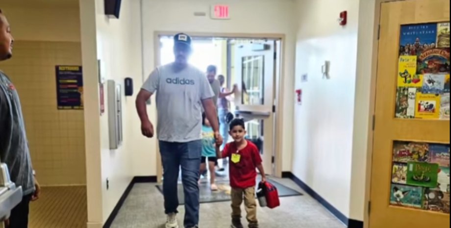 Хлопчик "зник" зі шкільного автобуса в перший день навчання, але матері вдалося його знайти