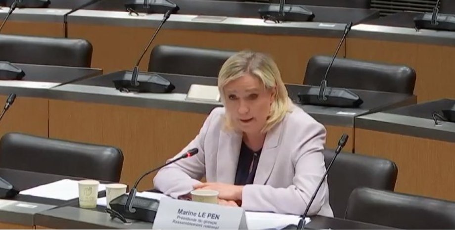 лидер ультраправых Франции Марин Ле Пен, политик марин ле пен, марин ле пен, лидер фракции французской партии "Национальное объединение"