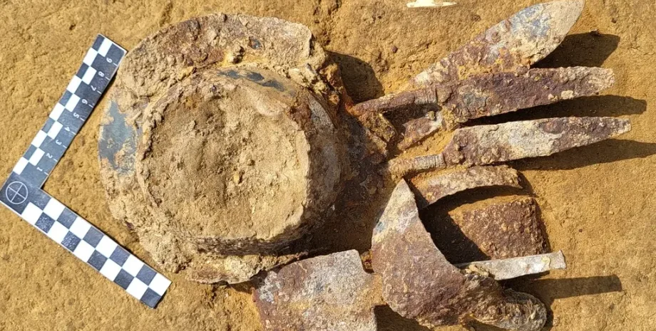 археологи, археология, раскопки, захоронение, Рим, вандалы, история, могила, яма, воин, меч, артефакты, останки, Римская империя, меч, находка, ритуал, культура, Польша