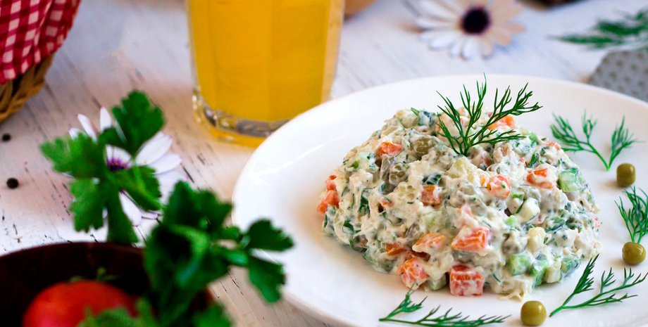 "Салатний терор" у трубах Полтави: після свят місцева каналізація потерпає від харчових відходів