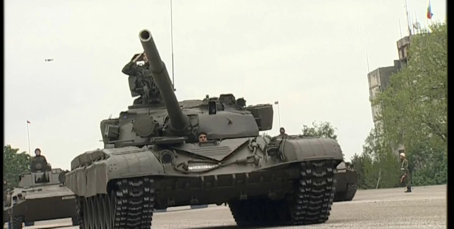 постачання зброї україні