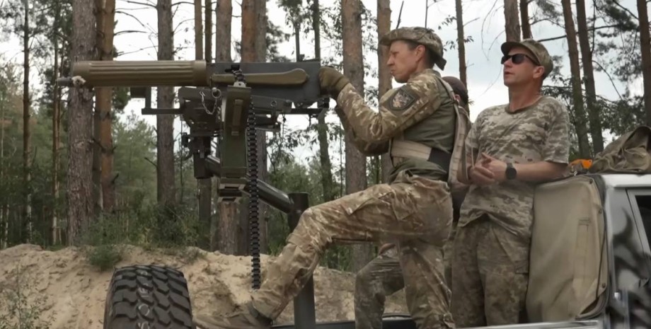 Według przedstawicieli Buchani DFTG chłopcy codziennie idą na front, a niebo pow...