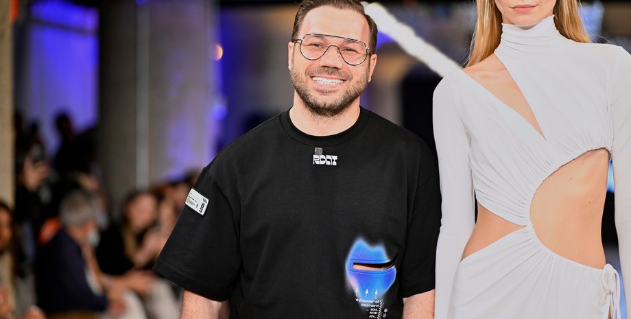 Андре Тан, показ