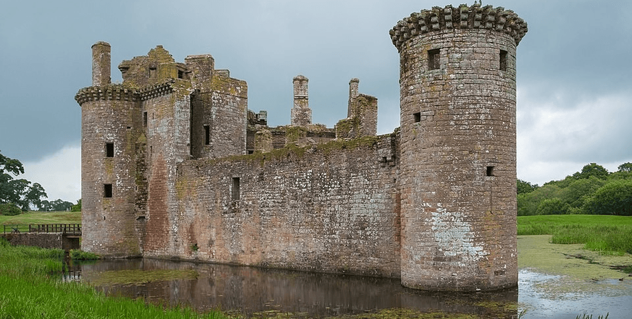 Власники пропонують гроші за життя в давньому замку, однак є одна умова