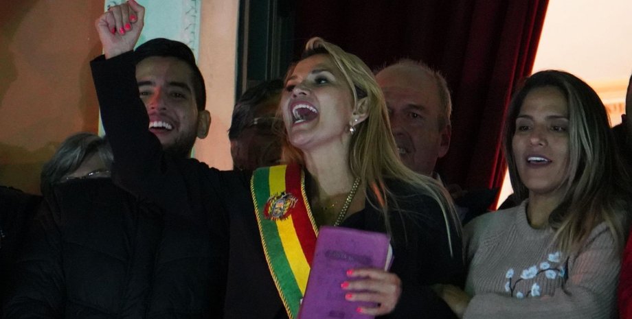 Жанин Аньез (посередине) / Фото: axios.com