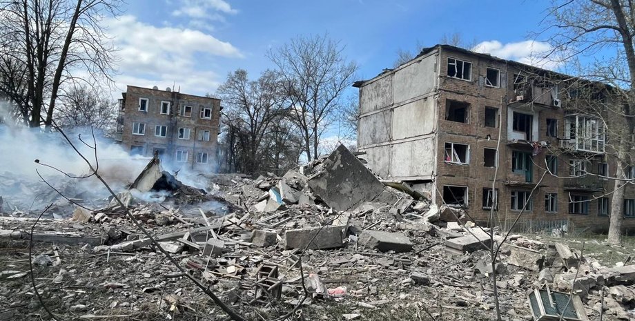 Разрушенный в результате авиаудара дом в Авдеевке