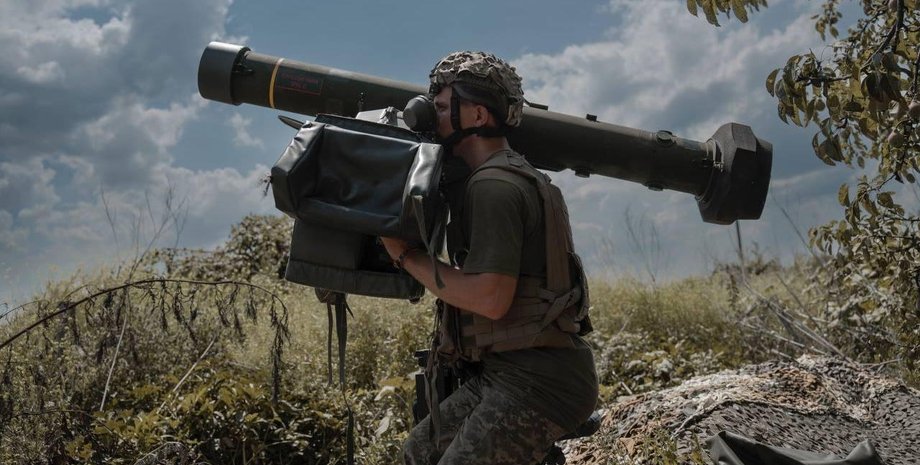 Украинский солдат с RBS 70, ВСУ, поставки оружия