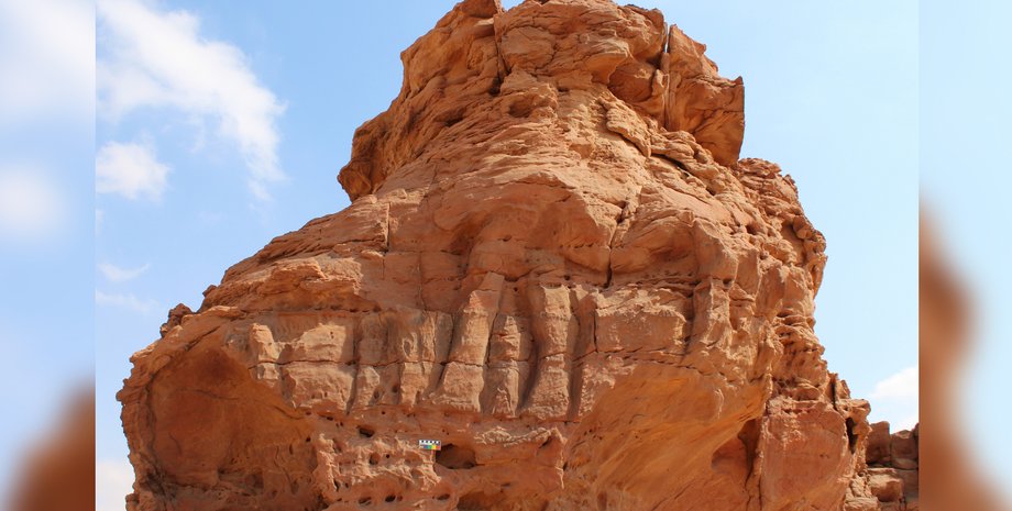 резьба, верблюды, небо, фото