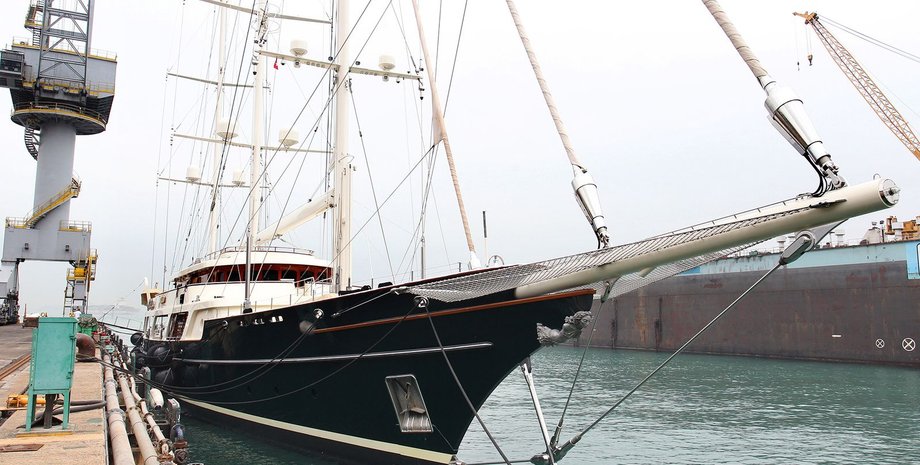 Джефф Безос, Яхта, Нидерланды, пандемия коронавируса, Amazon, Мачта, Палуба, вертолет