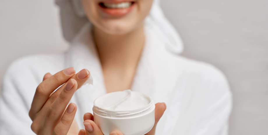 Как наносить средства на кожу Крем для лица