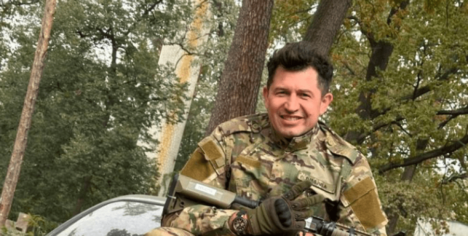 Andriy Jedzhula negó los rumores de que se convirtió oficialmente en un militar....