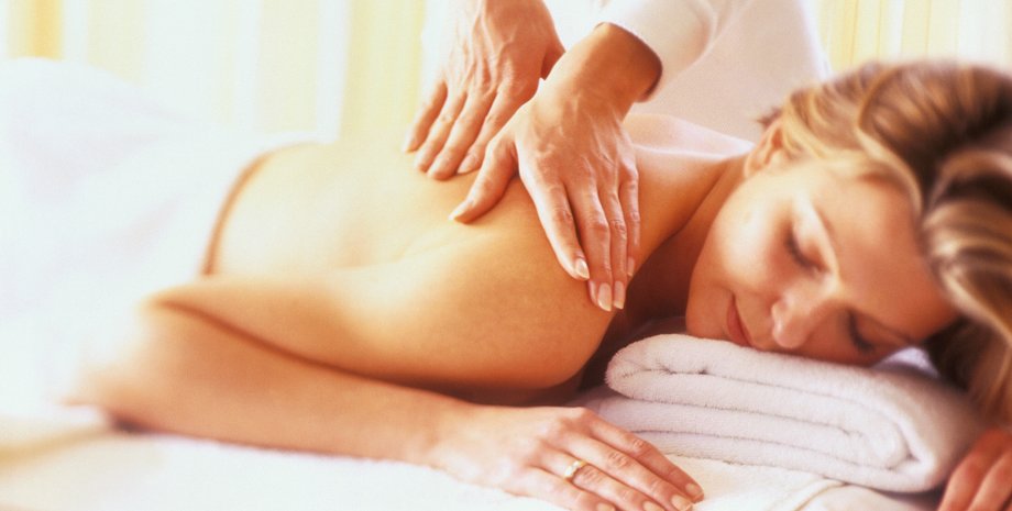 новини львова, масаж, травма шиї, масажистка, сеанс масажу