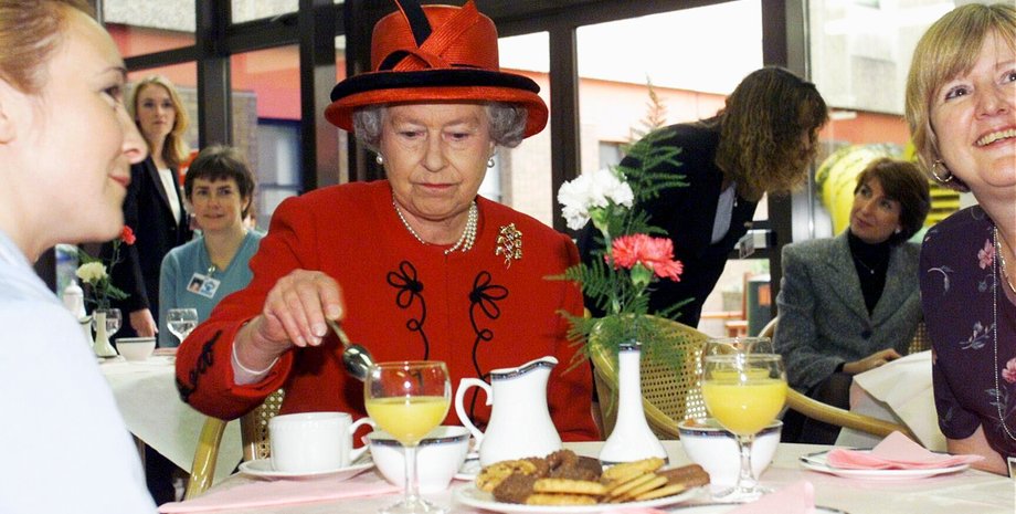 Єлизавета ІІ, жінки, чаювання