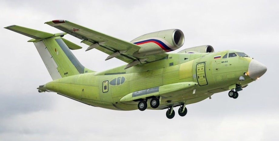транспортный самолет Ил-212