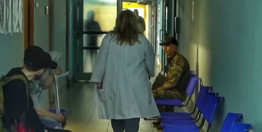 Военнообязанные в военкомате