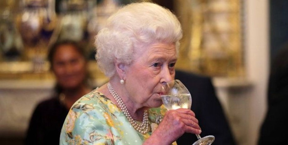 Елизавета II, королева Великобритании, алкоголь, Елизавета II бросила пить