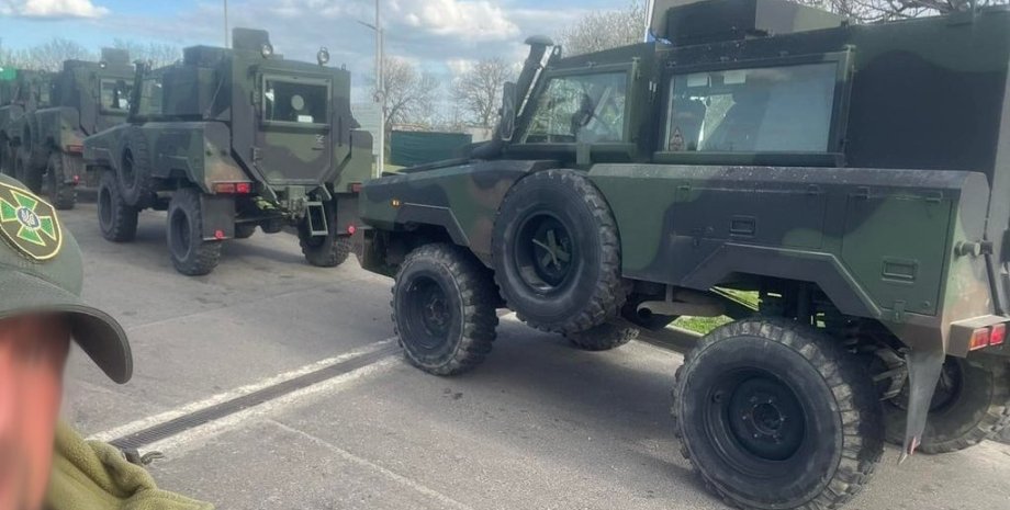Alvis 4 бронемашина бронеавтомобіль спецпідрозділ озброєння Kraken БТР Україна