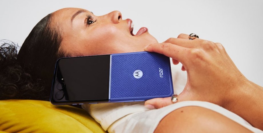 Смартфон Motorola Razr 70