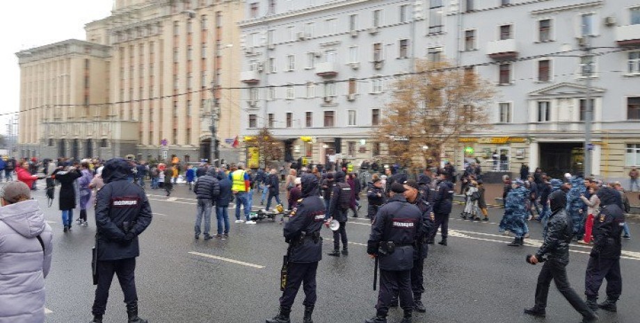 В Москве полиция насильно отправляет в военкоматы студентов