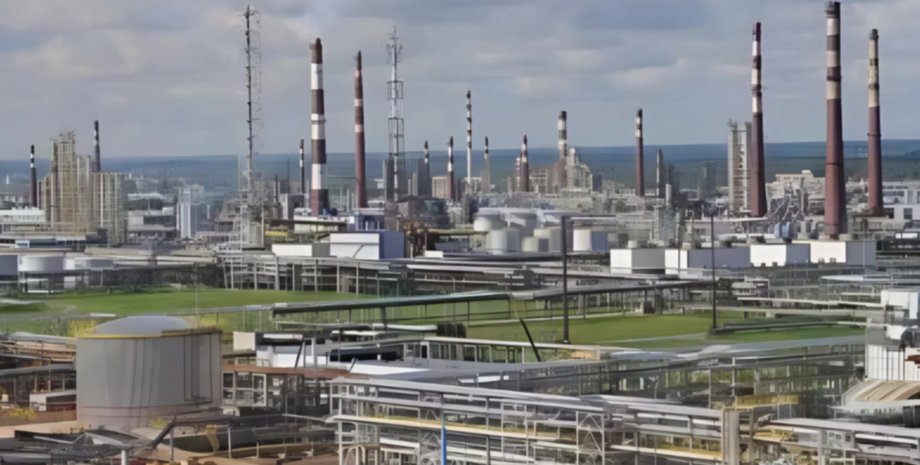 Кіриський НПЗ фото Кіриського НПЗ у Ленінградській області РФ