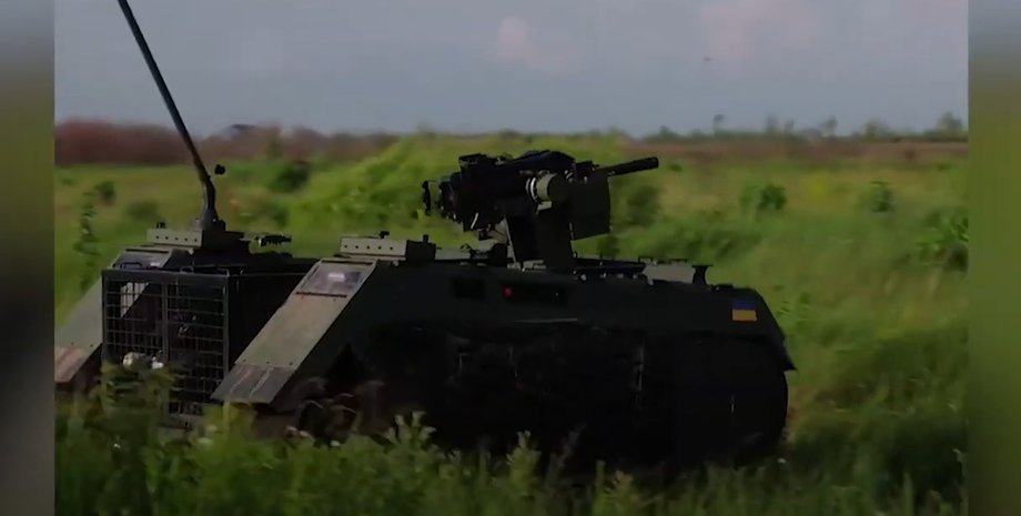 Наземний дрон THeMIS з гранатометом МК-19 на турелі Буря під час випробувань