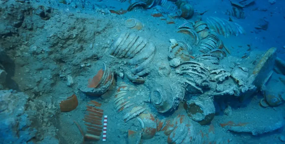 под водой археологи обнаружили артефакты