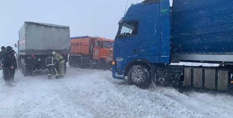снегопад, киев, фуры, кгга, столица, киев закрывают, непогода, погодные условия, ухудшение погоды